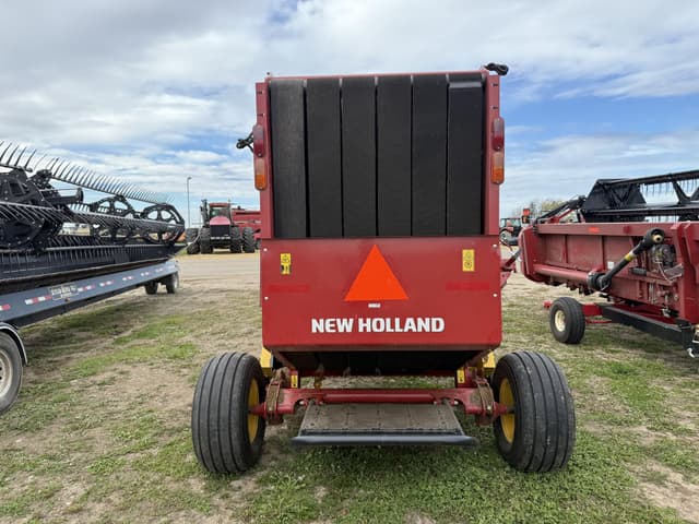 Image of New Holland RB450 Utility Plus equipment image 4