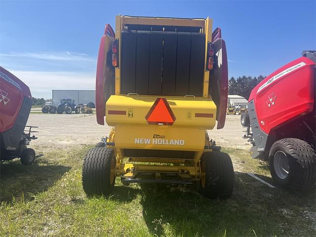 Image of New Holland RB460 equipment image 3