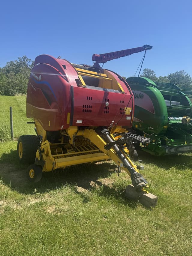 Image of New Holland RB460 equipment image 1