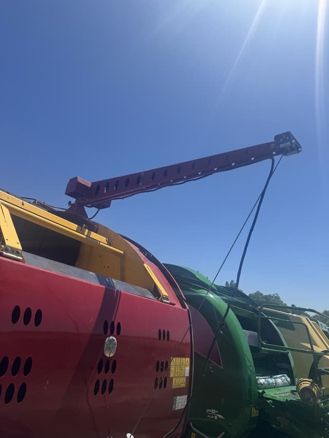 Image of New Holland RB460 Superfeed equipment image 3