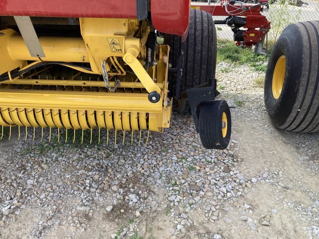 Image of New Holland RB560 Specialty Crop Plus equipment image 2