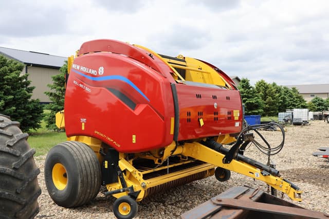 Image of New Holland RB560 Specialty Crop Plus equipment image 2