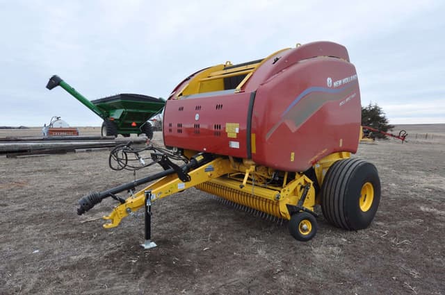 Image of New Holland RB560 equipment image 2