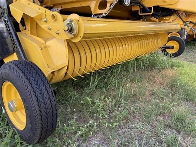 Image of New Holland RB560 Specialty Crop equipment image 4