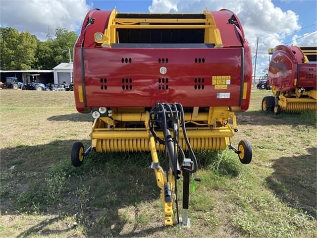 Image of New Holland RB560 Specialty Crop equipment image 2