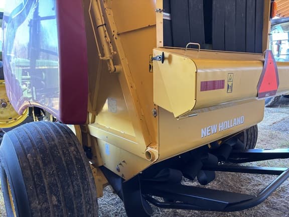 Image of New Holland RB560 equipment image 3