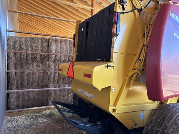 Image of New Holland RB560 equipment image 4