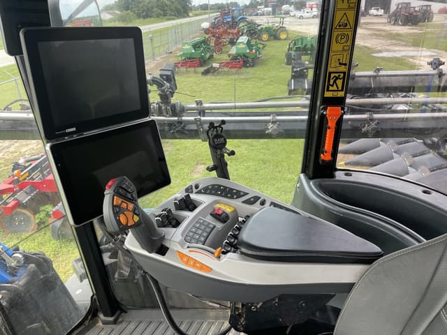 Image of New Holland SP310F equipment image 3