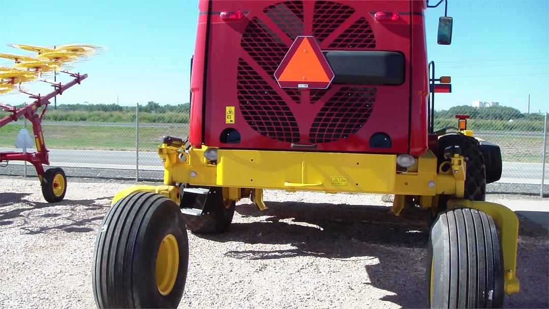 Image of New Holland Speedrower 220 Plus Image 1