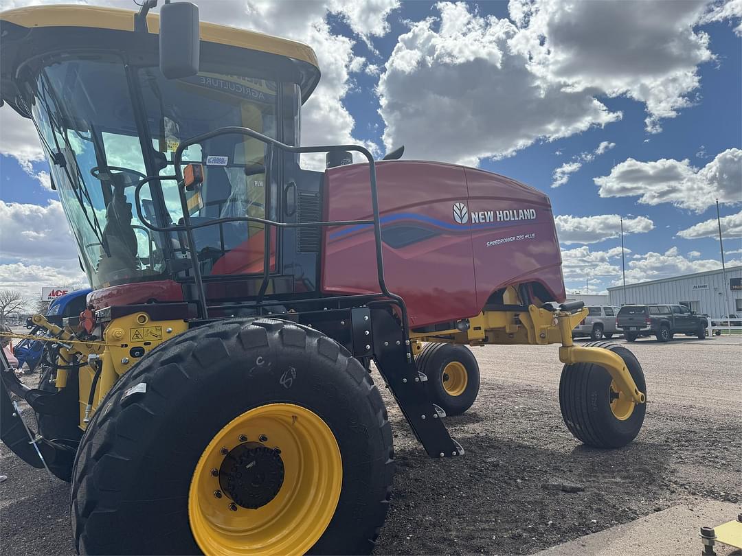 Image of New Holland Speedrower 220 Plus Image 1