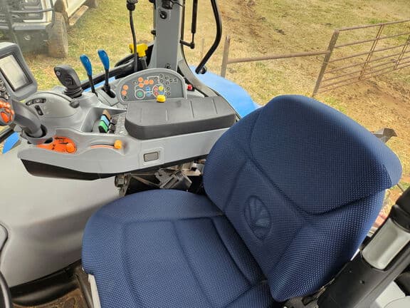 Image of New Holland T5.140 equipment image 3