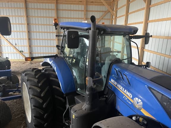 Image of New Holland T7.230 equipment image 1