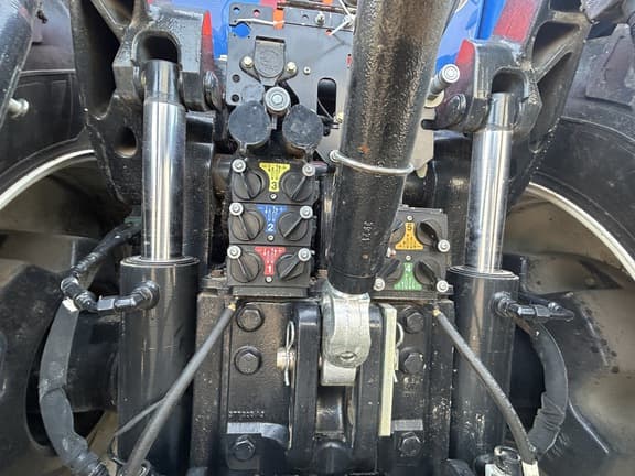 Image of New Holland T8.380 equipment image 1