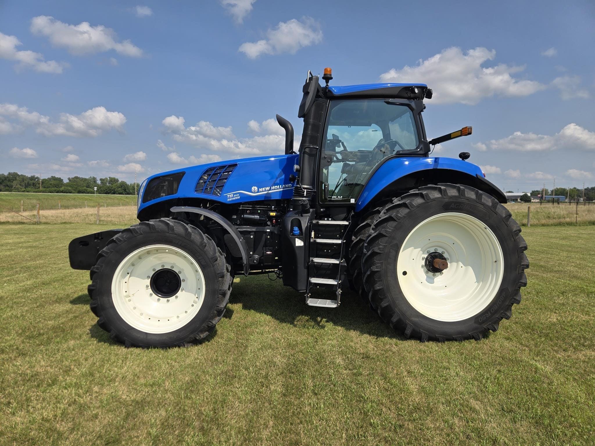 2023 New Holland T8.410 Equipment Image0