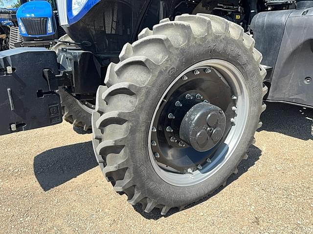 Image of New Holland T8.410 equipment image 2