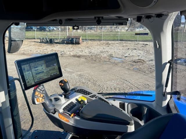 Image of New Holland T8.435 equipment image 3
