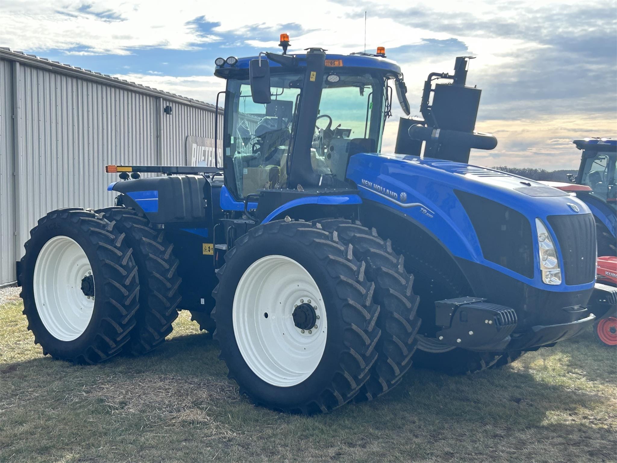 2023 New Holland T9.530 Equipment Image0