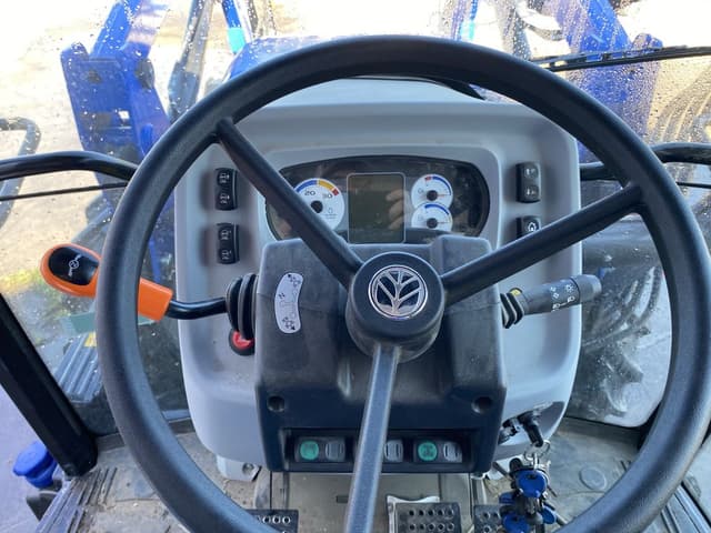 Image of New Holland Workmaster 105 equipment image 4