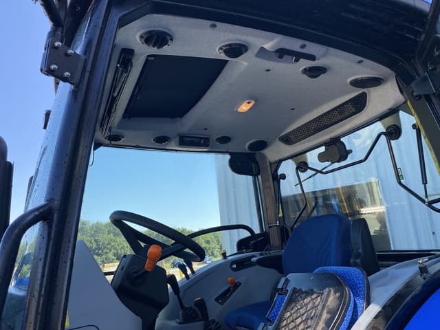Image of New Holland Workmaster 105 equipment image 2