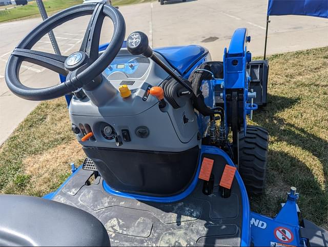 Image of New Holland Workmaster 25S equipment image 3