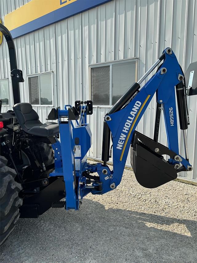 Image of New Holland Workmaster 35 equipment image 4