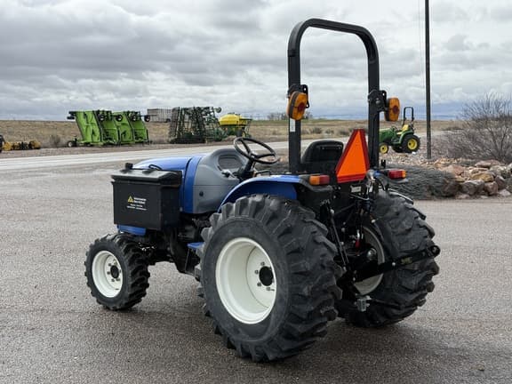 Image of New Holland Workmaster 35 equipment image 2