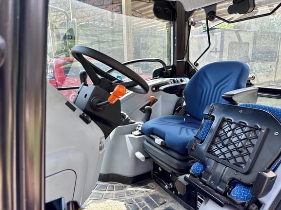Image of New Holland Workmaster 55 equipment image 4