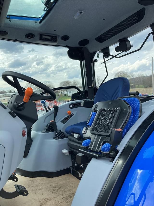 Image of New Holland Workmaster 75 equipment image 4