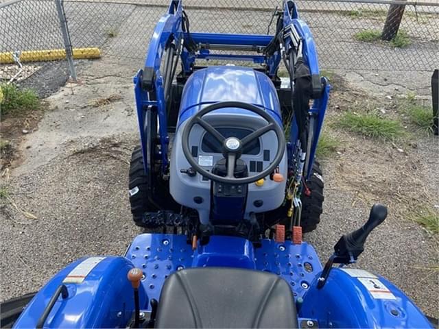 Image of New Holland Workmaster 25 equipment image 4