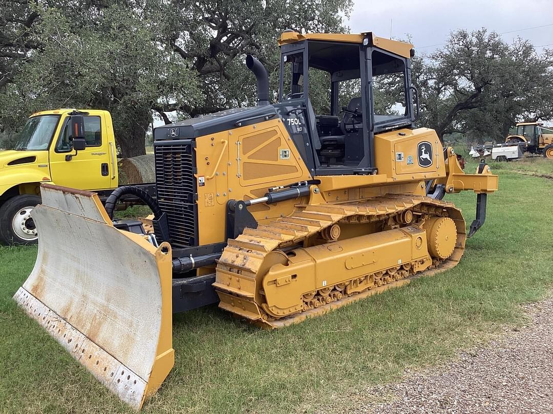 Image of John Deere 750L Primary image