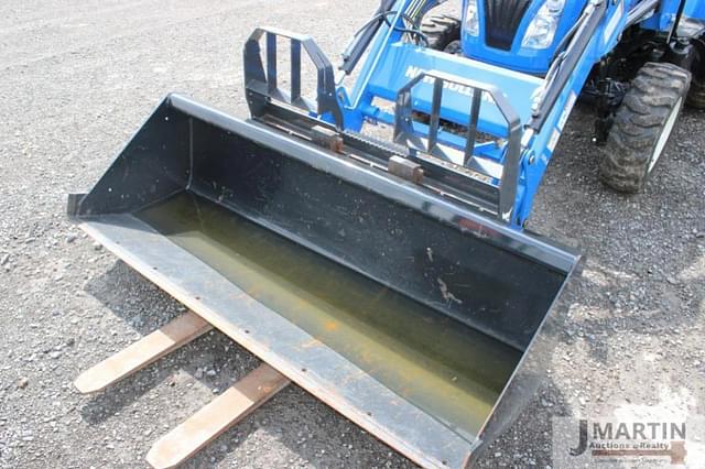 Image of New Holland Boomer 35 equipment image 4