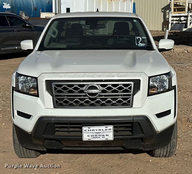 Image of Nissan Frontier equipment image 1