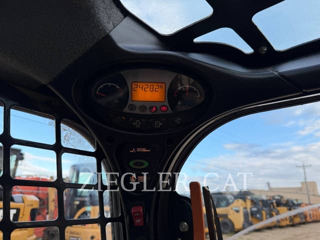 Image of Bobcat S450 equipment image 4