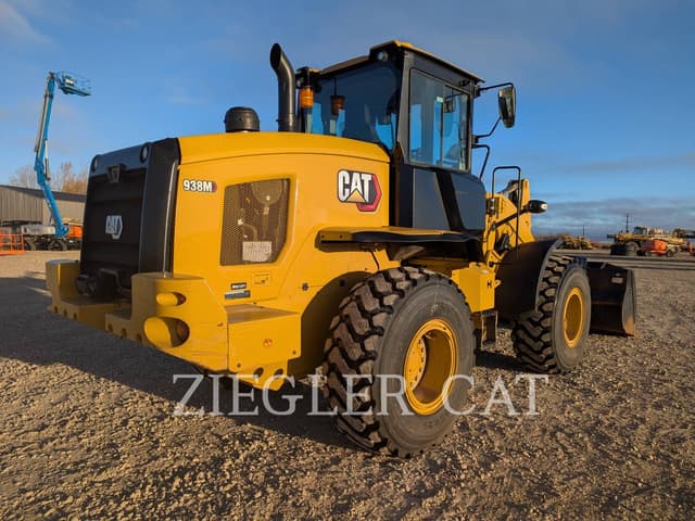 Image of Caterpillar 938M equipment image 2