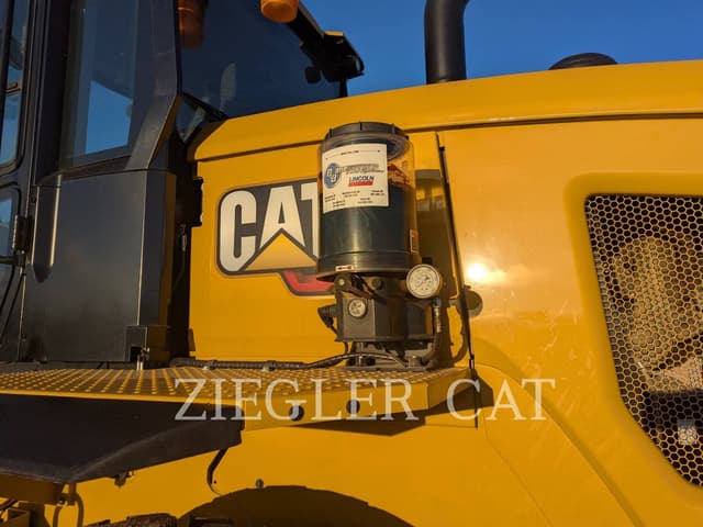 Image of Caterpillar 938M equipment image 3