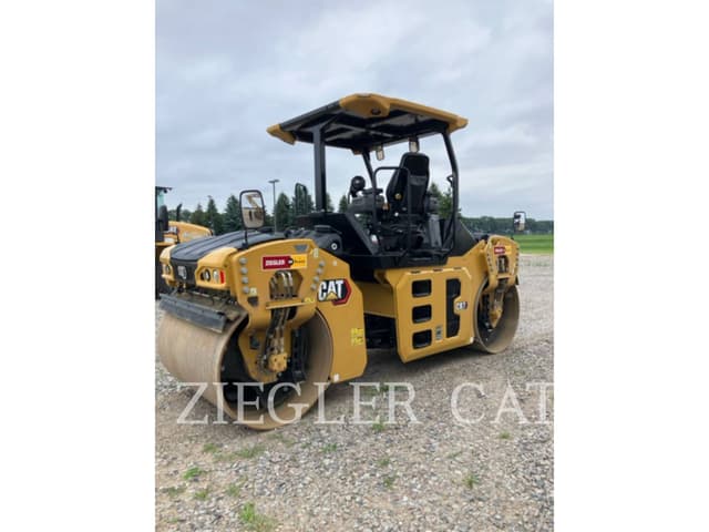 Image of Caterpillar CB7 equipment image 3