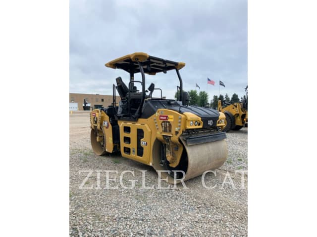 Image of Caterpillar CB7 equipment image 2