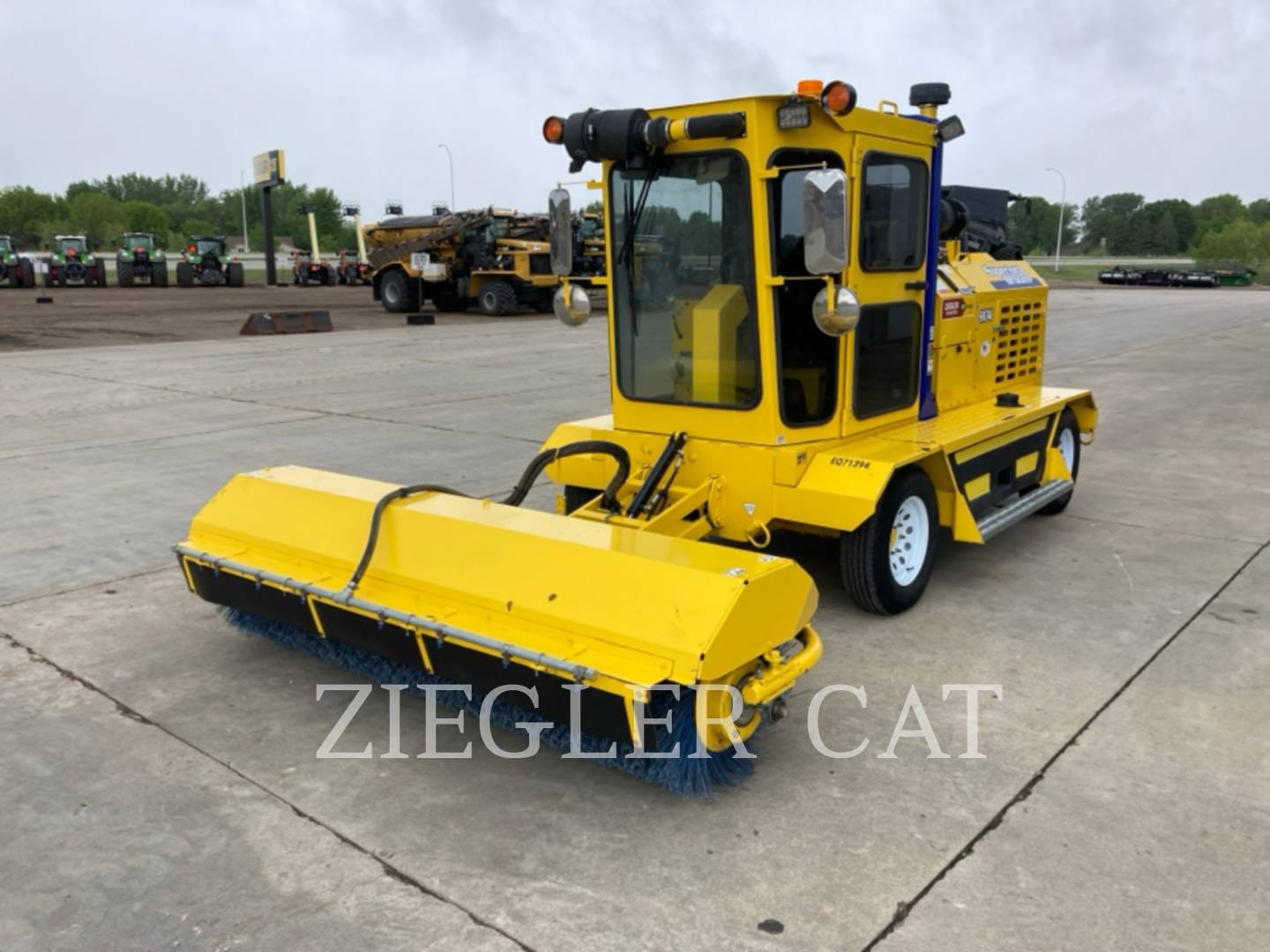 2023 Superior Broom SM74C Equipment Image0