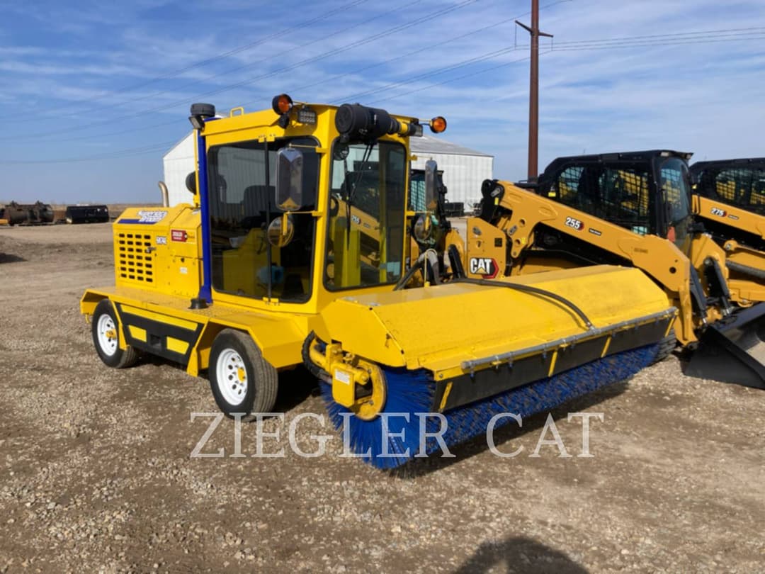 Image of Superior Broom SM74C Image 0