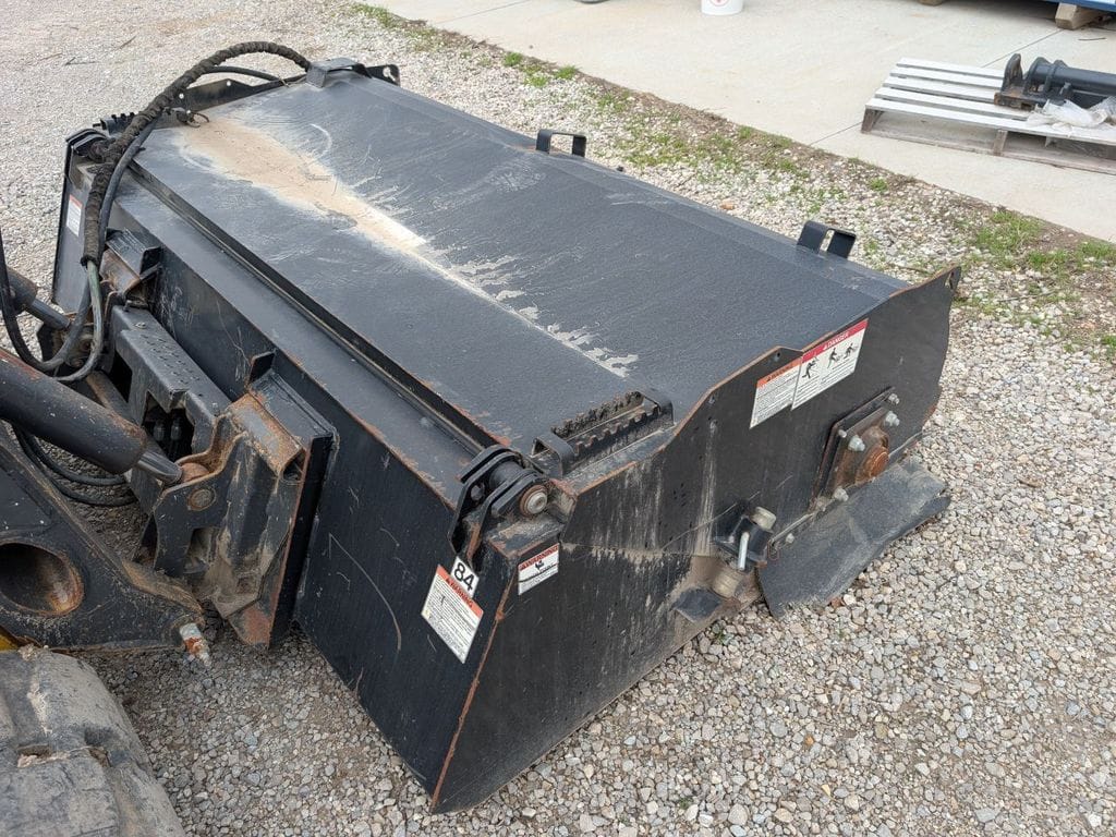2023 Skidpro Sweeper Equipment Image0