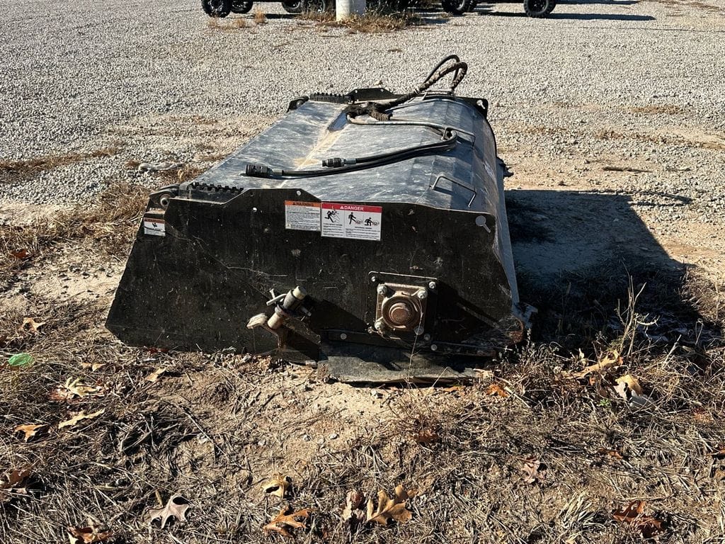 2023 Skidpro Sweeper Equipment Image0
