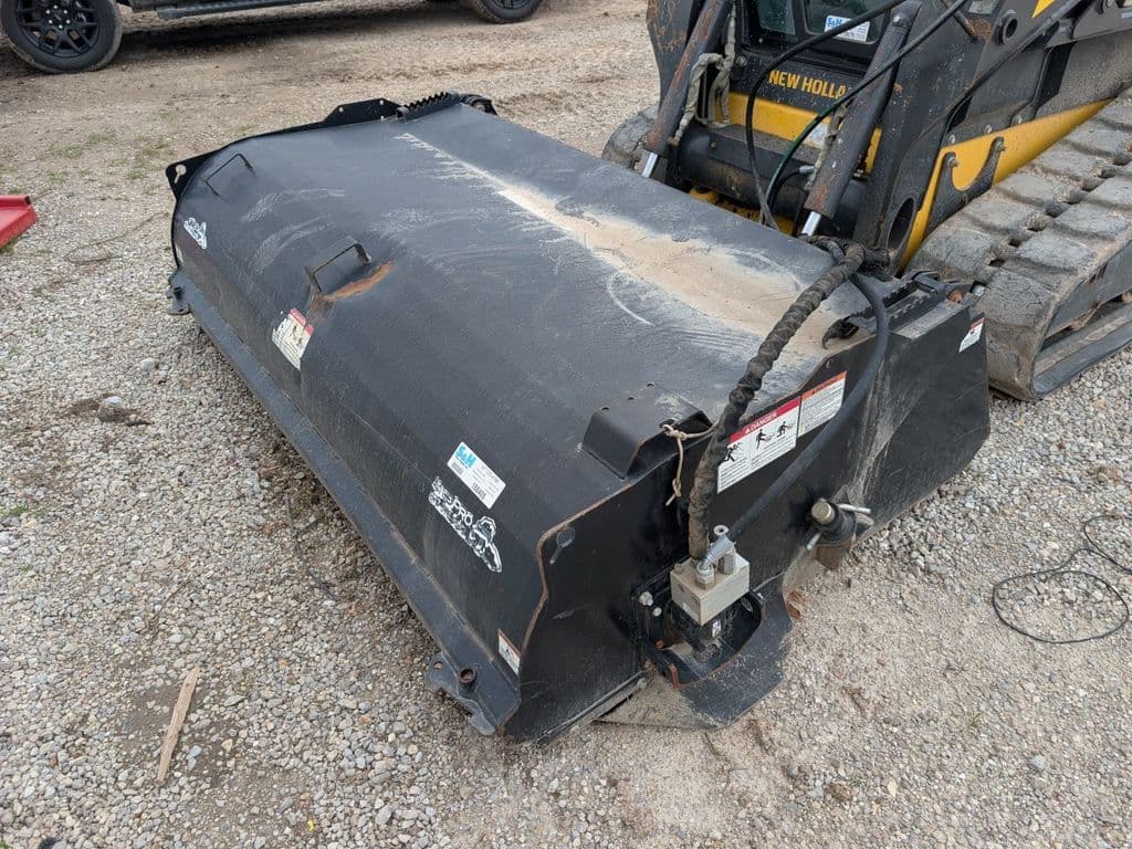 Image of Skidpro Sweeper Image 1