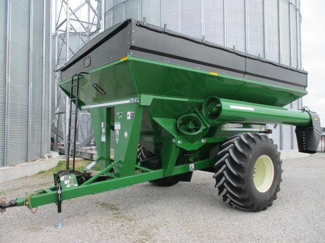 2023 Parker 1042 Equipment Image0