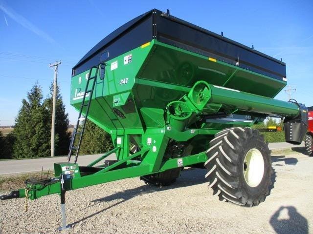 2023 Parker 842 Equipment Image0