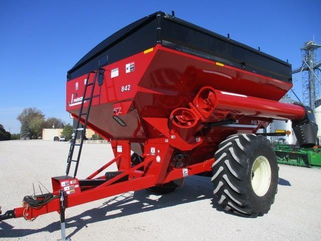 2023 Parker 842 Equipment Image0