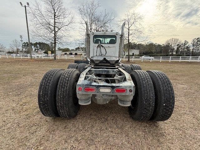 Image of Peterbilt 389 equipment image 3