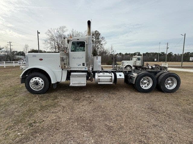 Image of Peterbilt 389 equipment image 1