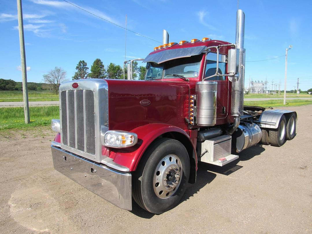 Image of Peterbilt 389 Primary image
