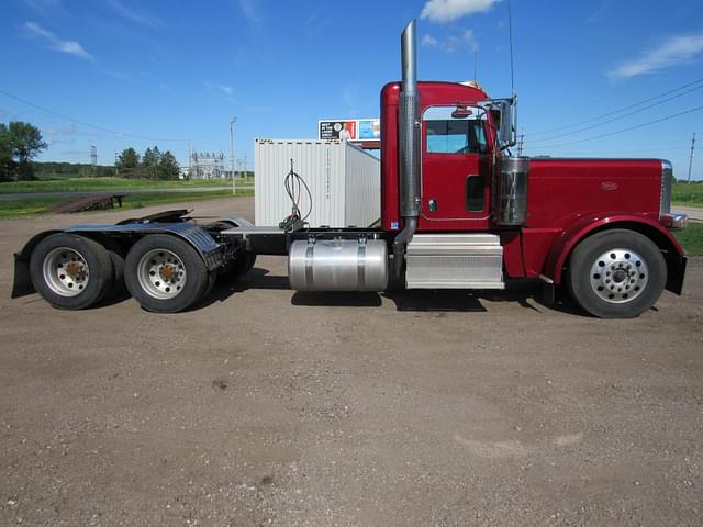 Image of Peterbilt 389 equipment image 4