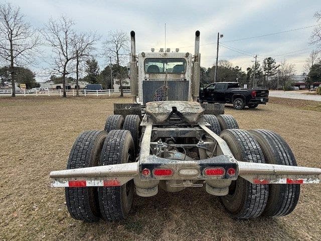 Image of Peterbilt 389 equipment image 3